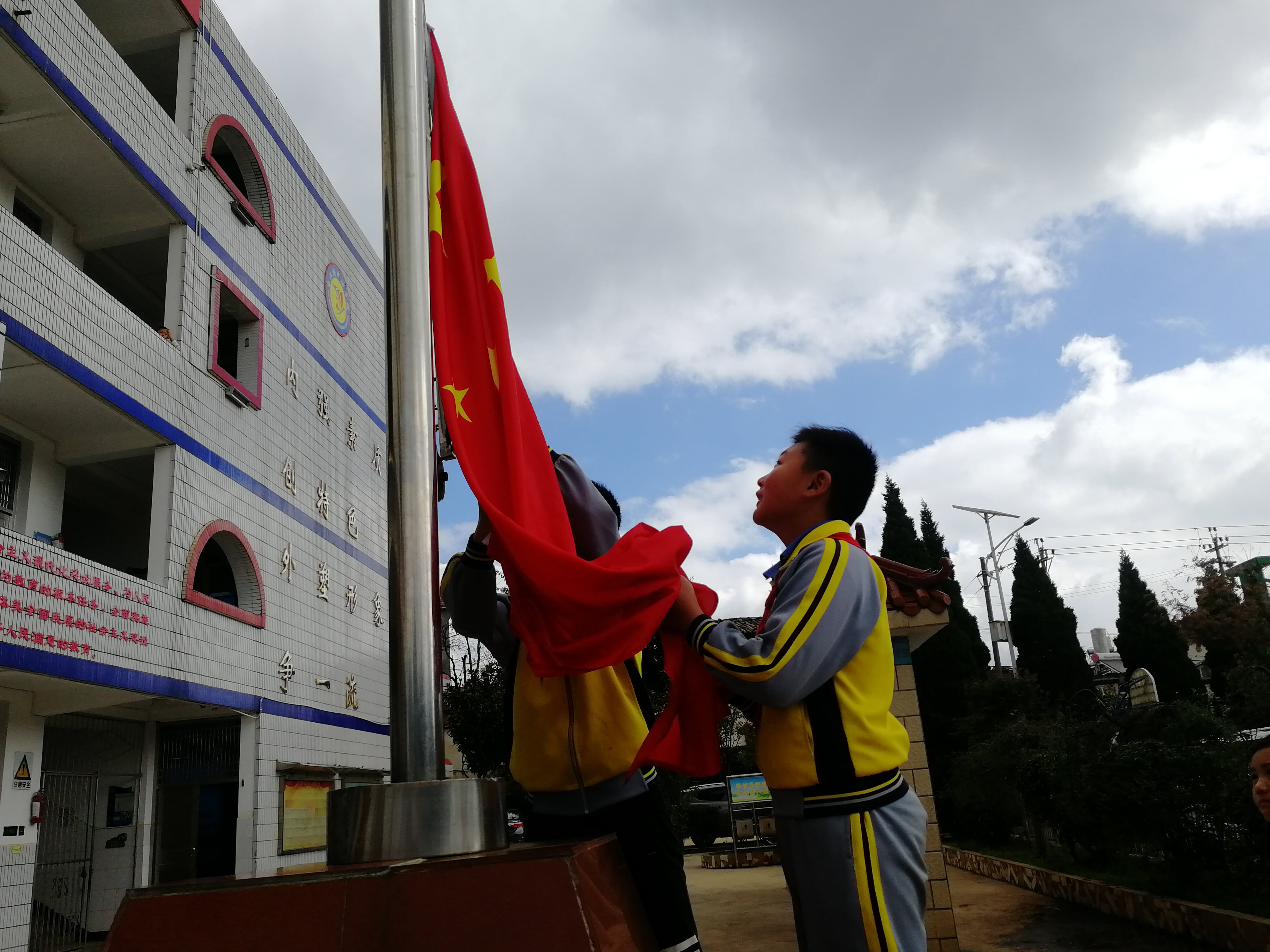 The 166th Sunhope Ren Meiping School in Baihanchang, Guandu District, Kunming The 166th Sunhope Ren Meiping School in Baihanchang, Guandu District, Kunming