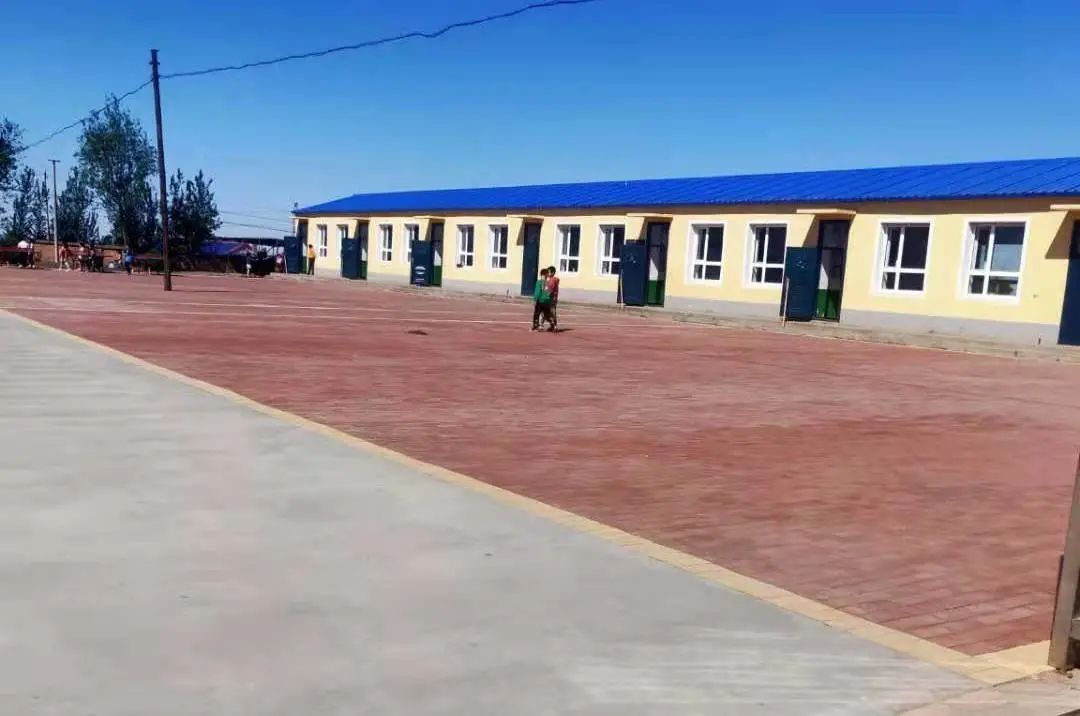 The 215th Sunhope Yehongxia Primary School in Jiguo Village, Daliba Township, Qianguo County, Songyuan City The 215th Sunhope Yehongxia Primary School in Jiguo Village, Daliba Township, Qianguo County, Songyuan City