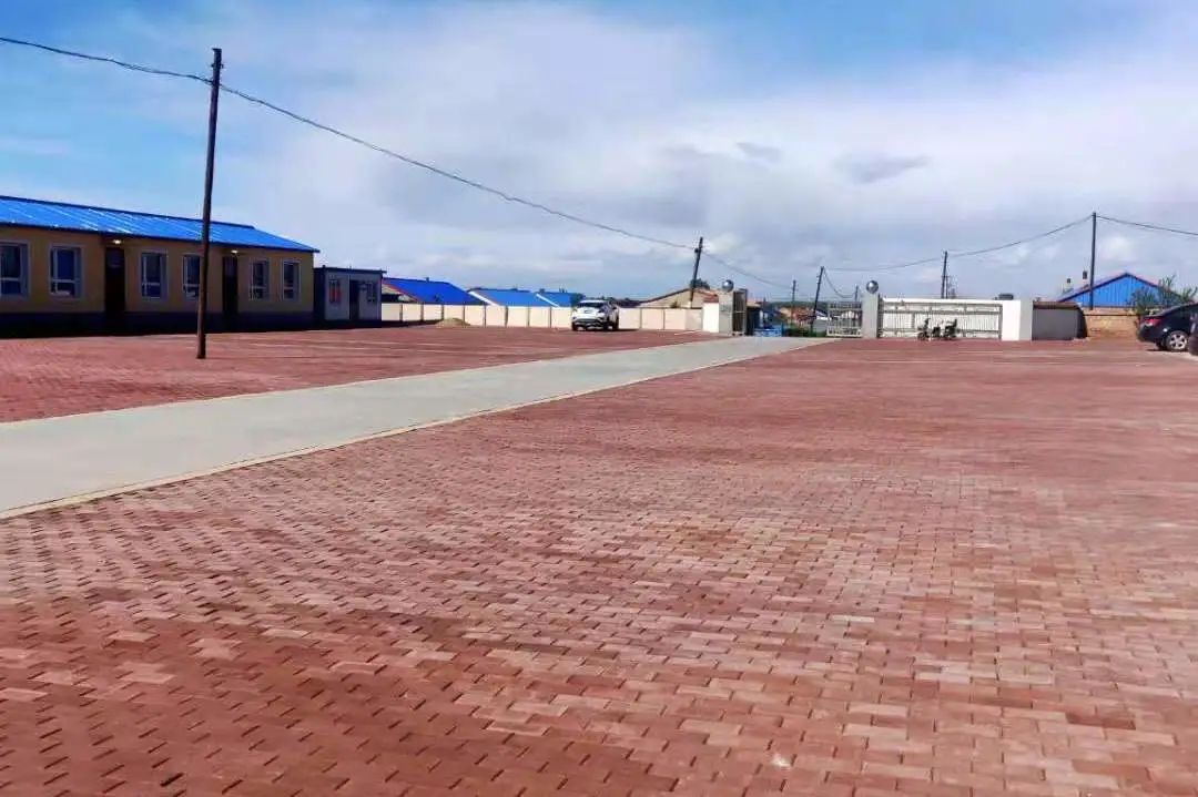 The 215th Sunhope Yehongxia Primary School in Jiguo Village, Daliba Township, Qianguo County, Songyuan City The 215th Sunhope Yehongxia Primary School in Jiguo Village, Daliba Township, Qianguo County, Songyuan City