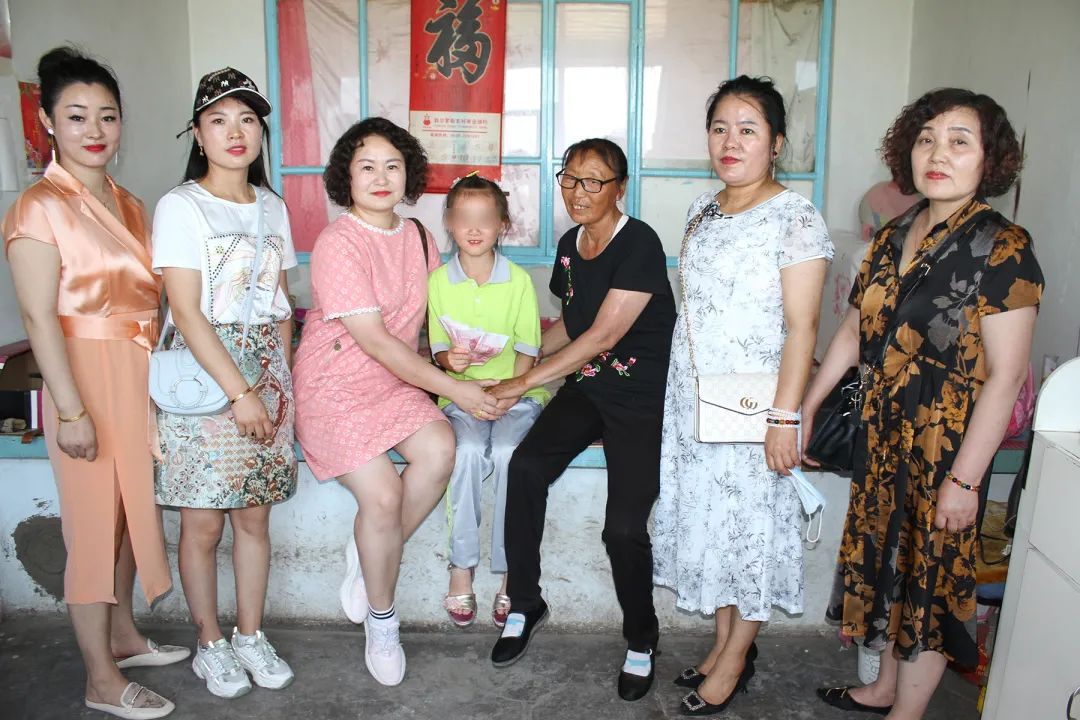 The 215th Sunhope Yehongxia Primary School in Jiguo Village, Daliba Township, Qianguo County, Songyuan City The 215th Sunhope Yehongxia Primary School in Jiguo Village, Daliba Township, Qianguo County, Songyuan City