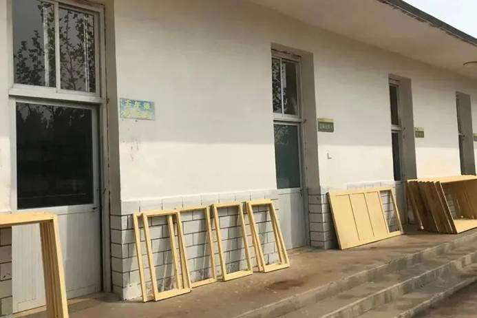 The 229th Sunhope Hanyahui Primary School in Lianggang, Yixian County, Baoding City, Hebei Province The 229th Sunhope Hanyahui Primary School in Lianggang, Yixian County, Baoding City, Hebei Province