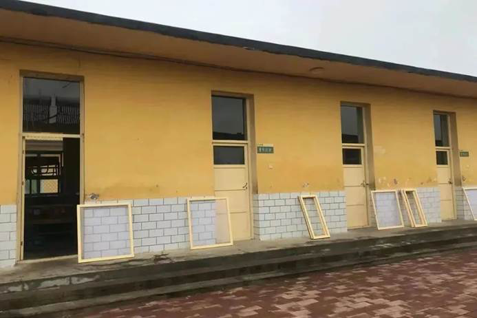 The 229th Sunhope Hanyahui Primary School in Lianggang, Yixian County, Baoding City, Hebei Province The 229th Sunhope Hanyahui Primary School in Lianggang, Yixian County, Baoding City, Hebei Province